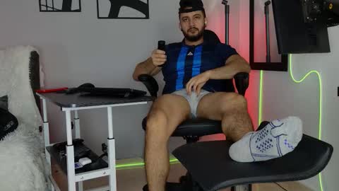 Snapshot of damian_buck chatting on 02/12/26, 04:18 Jaxon online show from 02/12/26, 04:18