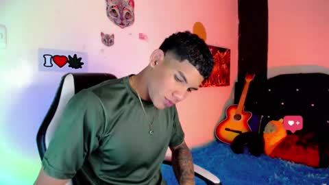 Snapshot of damian_latinxxx chatting on 01/16/25, 03:23 Damian online show from 01/16/25, 03:23