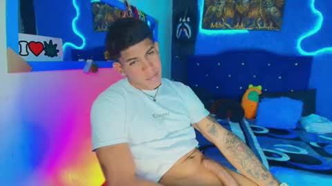 Snapshot of damian_latinxxx chatting on 01/28/25, 05:32 Damian online show from 01/28/25, 05:32