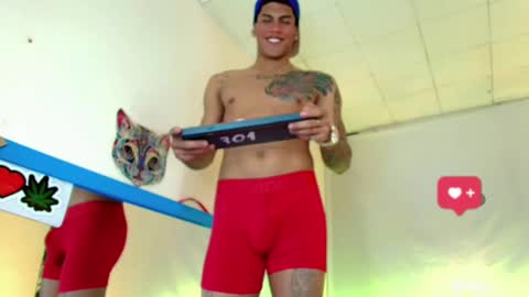 Snapshot of damian_latinxxx chatting on 02/02/25, 08:35 Damian online show from 02/02/25, 08:35