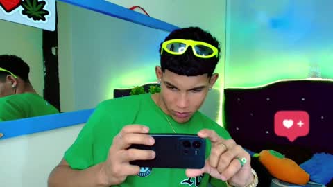 Snapshot of damian_latinxxx chatting on 02/03/25, 10:58 Damian online show from 02/03/25, 10:58