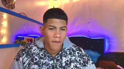 Snapshot of damian_latinxxx chatting on 02/12/25, 03:07 Damian online show from 02/12/25, 03:07