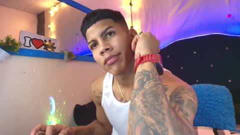 Snapshot of damian_latinxxx chatting on 02/12/25, 09:20 Damian online show from 02/12/25, 09:20