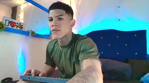 Snapshot of damian_latinxxx chatting on 02/13/25, 03:18 Damian online show from 02/13/25, 03:18