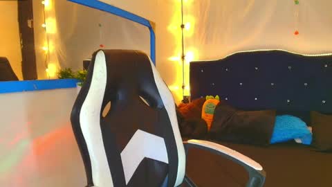 Snapshot of damian_latinxxx chatting on 02/13/25, 06:20 Damian online show from 02/13/25, 06:20