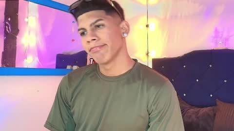 Snapshot of damian_latinxxx chatting on 02/13/25, 09:30 Damian online show from 02/13/25, 09:30