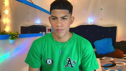 Snapshot of damian_latinxxx chatting on 02/14/25, 03:11 Damian online show from 02/14/25, 03:11