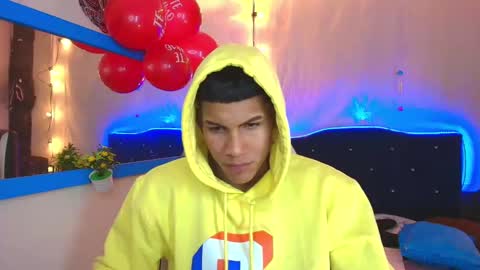 Snapshot of damian_latinxxx chatting on 02/14/25, 06:12 Damian online show from 02/14/25, 06:12