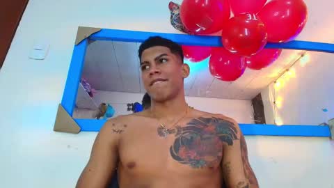 Snapshot of damian_latinxxx chatting on 02/14/25, 09:13 Damian online show from 02/14/25, 09:13