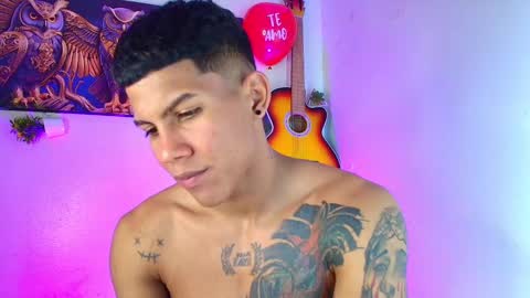 Snapshot of damian_latinxxx chatting on 02/15/25, 09:38 Damian online show from 02/15/25, 09:38