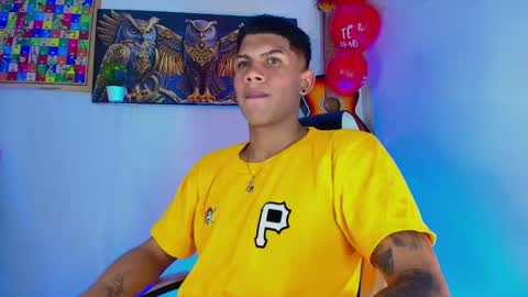 Snapshot of damian_latinxxx chatting on 02/15/25, 10:10 Damian online show from 02/15/25, 10:10