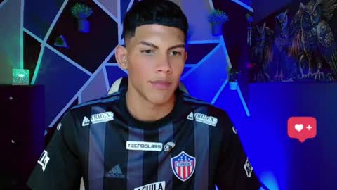 Snapshot of damian_latinxxx chatting on 02/21/25, 08:18 Damian online show from 02/21/25, 08:18