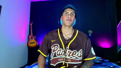 Snapshot of damian_latinxxx chatting on 02/25/25, 06:14 Damian online show from 02/25/25, 06:14