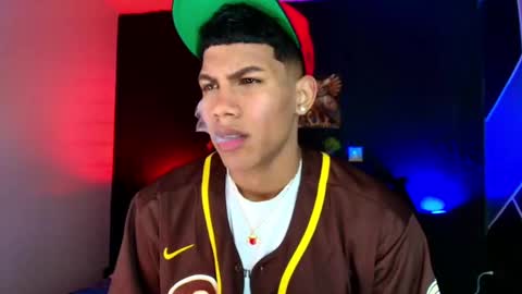 Snapshot of damian_latinxxx chatting on 03/05/25, 08:21 Damian online show from 03/05/25, 08:21