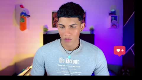 Snapshot of damian_latinxxx chatting on 03/08/25, 06:10 Damian online show from 03/08/25, 06:10