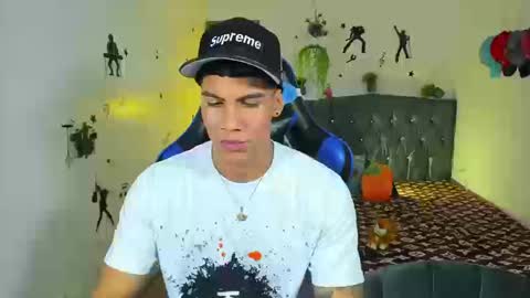 Snapshot of damian_latinxxx chatting on 09/19/25, 04:36 Damian online show from 09/19/25, 04:36