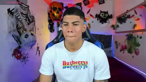 Snapshot of damian_latinxxx chatting on 10/15/25, 03:28 Damian online show from 10/15/25, 03:28