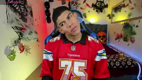 Snapshot of damian_latinxxx chatting on 10/18/25, 03:31 Damian online show from 10/18/25, 03:31