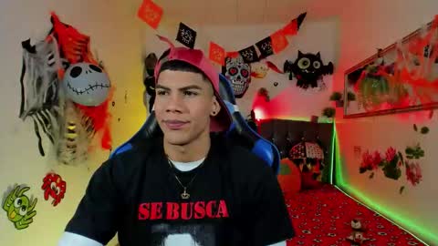 Snapshot of damian_latinxxx chatting on 10/23/25, 03:06 Damian online show from 10/23/25, 03:06