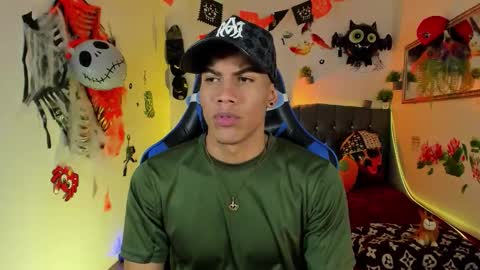 Snapshot of damian_latinxxx chatting on 10/28/25, 03:21 Damian online show from 10/28/25, 03:21