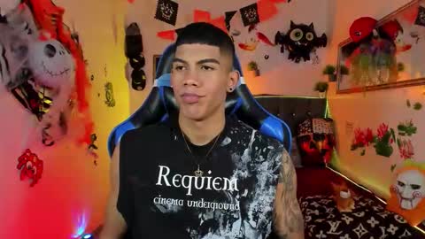 Snapshot of damian_latinxxx chatting on 10/31/25, 04:02 Damian online show from 10/31/25, 04:02