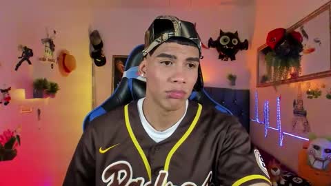 Snapshot of damian_latinxxx chatting on 11/07/25, 04:12 Damian online show from 11/07/25, 04:12