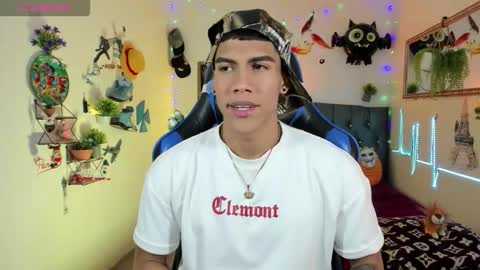 Snapshot of damian_latinxxx chatting on 11/13/25, 03:38 Damian online show from 11/13/25, 03:38