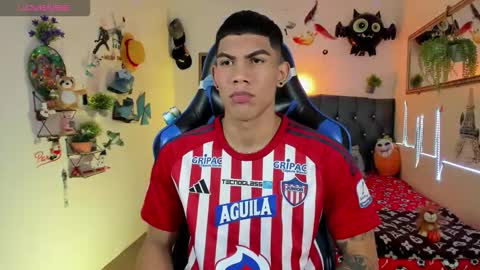 Snapshot of damian_latinxxx chatting on 11/17/25, 03:01 Damian online show from 11/17/25, 03:01