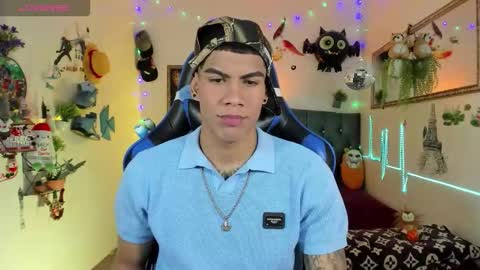 Snapshot of damian_latinxxx chatting on 11/19/25, 03:06 Damian online show from 11/19/25, 03:06