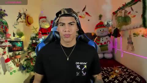 Snapshot of damian_latinxxx chatting on 11/22/25, 03:27 Damian online show from 11/22/25, 03:27