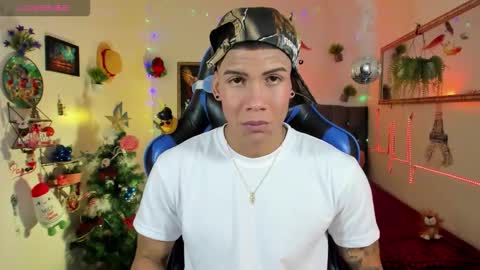 Snapshot of damian_latinxxx chatting on 11/27/25, 02:57 Damian online show from 11/27/25, 02:57