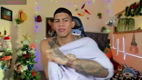 Snapshot of damian_latinxxx chatting on 11/30/25, 03:10 Damian online show from 11/30/25, 03:10