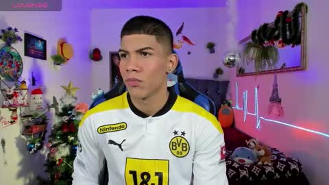 Snapshot of damian_latinxxx chatting on 12/01/25, 03:00 Damian online show from 12/01/25, 03:00