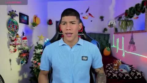 Snapshot of damian_latinxxx chatting on 12/02/25, 03:01 Damian online show from 12/02/25, 03:01