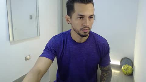 Snapshot of damian_muscle chatting on 10/14/25, 04:19 Damian online show from 10/14/25, 04:19