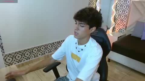 damian_tay online show from 04/12/26, 11:37