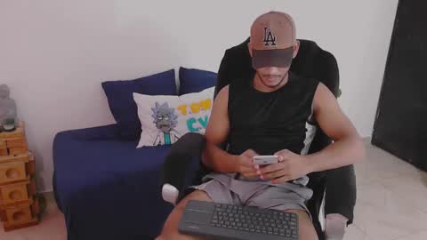 Snapshot of damiann_rees chatting on 09/13/25, 02:33 instagram damiannreed. online show from 09/13/25, 02:33