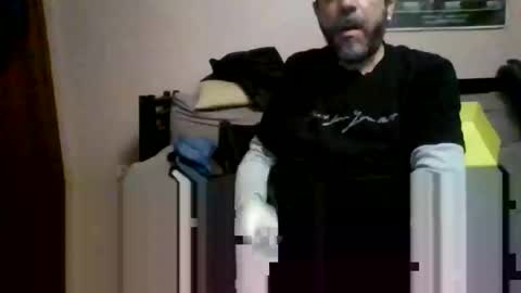 Snapshot of damianour chatting on 11/24/25, 01:49 damianour online show from 11/24/25, 01:49