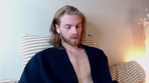 Snapshot of damien_diamond chatting on 02/20/25, 01:25 damien_diamond online show from 02/20/25, 01:25