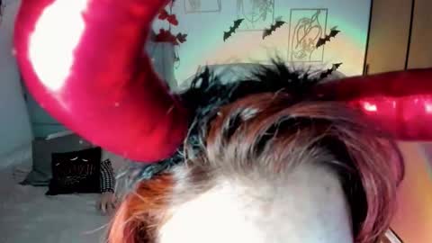 Snapshot of damn_that_booty chatting on 10/23/25, 11:09 Criss online show from 10/23/25, 11:09