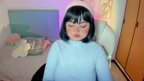 Snapshot of damn_that_booty chatting on 11/06/25, 12:11 Criss online show from 11/06/25, 12:11