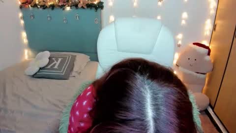 Snapshot of damn_that_booty chatting on 12/16/25, 10:09 Criss online show from 12/16/25, 10:09