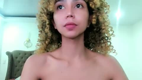 Snapshot of damnperfectxx chatting on 09/26/25, 12:36 damnperfectxx online show from 09/26/25, 12:36