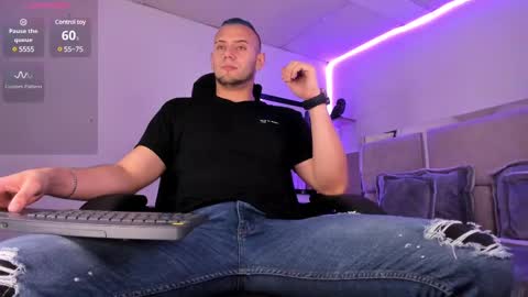 Snapshot of damon_baker0 chatting on 02/13/25, 07:10 Damon bakert online show from 02/13/25, 07:10