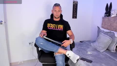 Snapshot of damon_baker0 chatting on 10/01/25, 09:10 Damon bakert online show from 10/01/25, 09:10