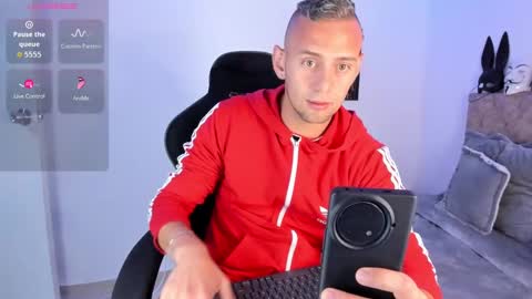 Snapshot of damon_baker0 chatting on 10/03/25, 03:42 Damon bakert online show from 10/03/25, 03:42
