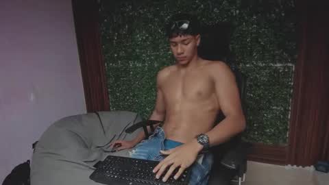 Snapshot of damon_sw chatting on 12/02/25, 04:46 damon online show from 12/02/25, 04:46