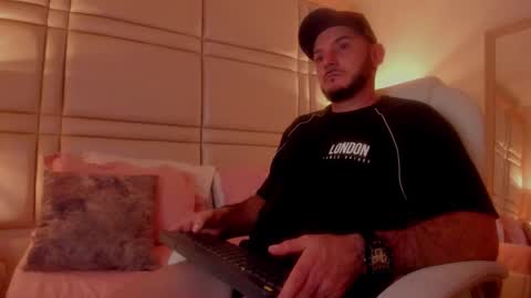 Snapshot of damonsantos chatting on 11/02/25, 03:31 D A M O N online show from 11/02/25, 03:31