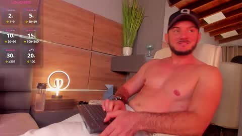 Snapshot of damonsantos chatting on 11/14/25, 03:33 D A M O N online show from 11/14/25, 03:33