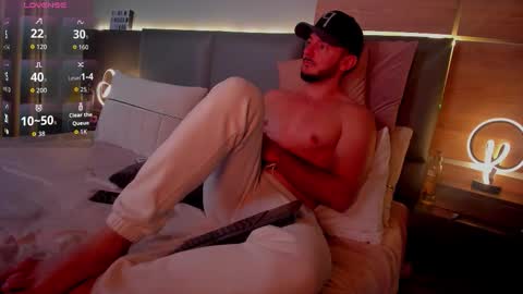 Snapshot of damonsantos chatting on 11/16/25, 12:00 D A M O N online show from 11/16/25, 12:00